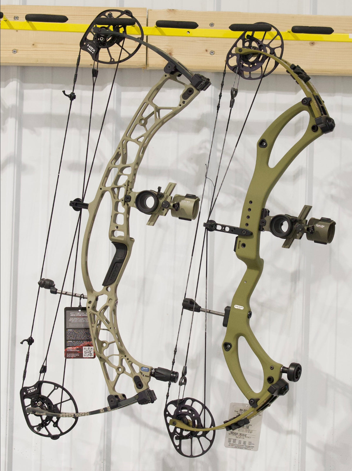 Hoyt AX33 and PSE Sicario 33 drawing